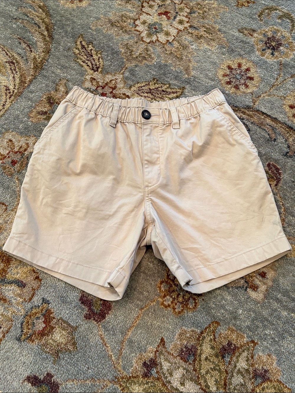 ✨ gently worn ✨ Chubbies Beige Flat-Front Cotton Shorts 5.5” inseam, adult XS